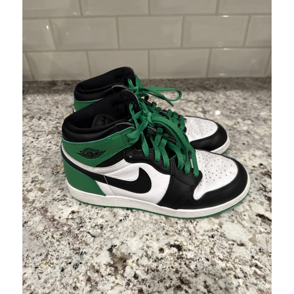 Air Jordan 1 Retro OG High Lucky Green Size 6Y GS Pre-Owned FD1437-031